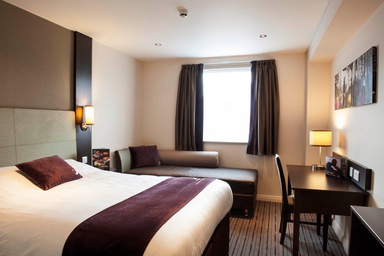Premier Inn Fleet Εξωτερικό φωτογραφία