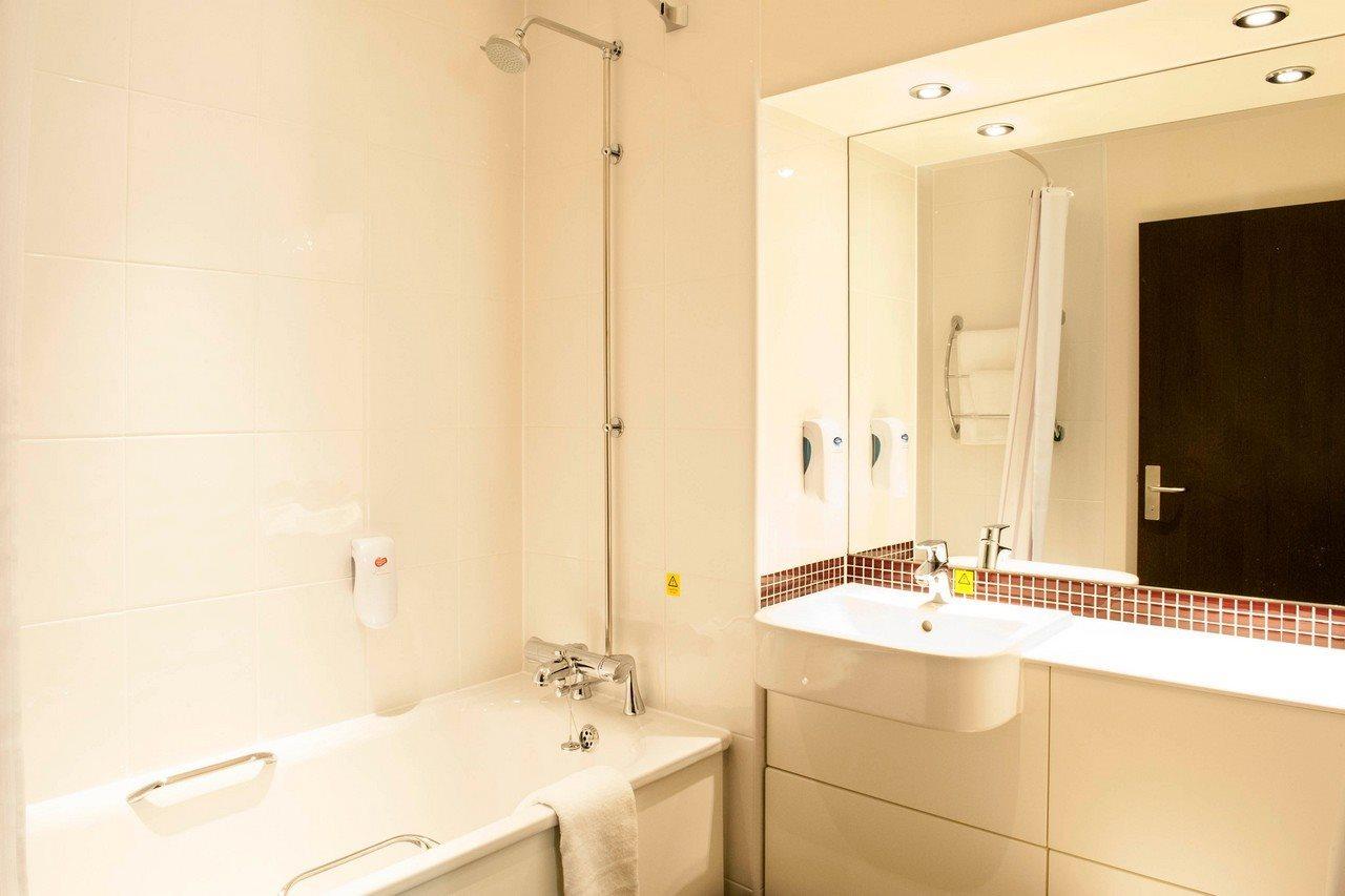 Premier Inn Fleet Εξωτερικό φωτογραφία