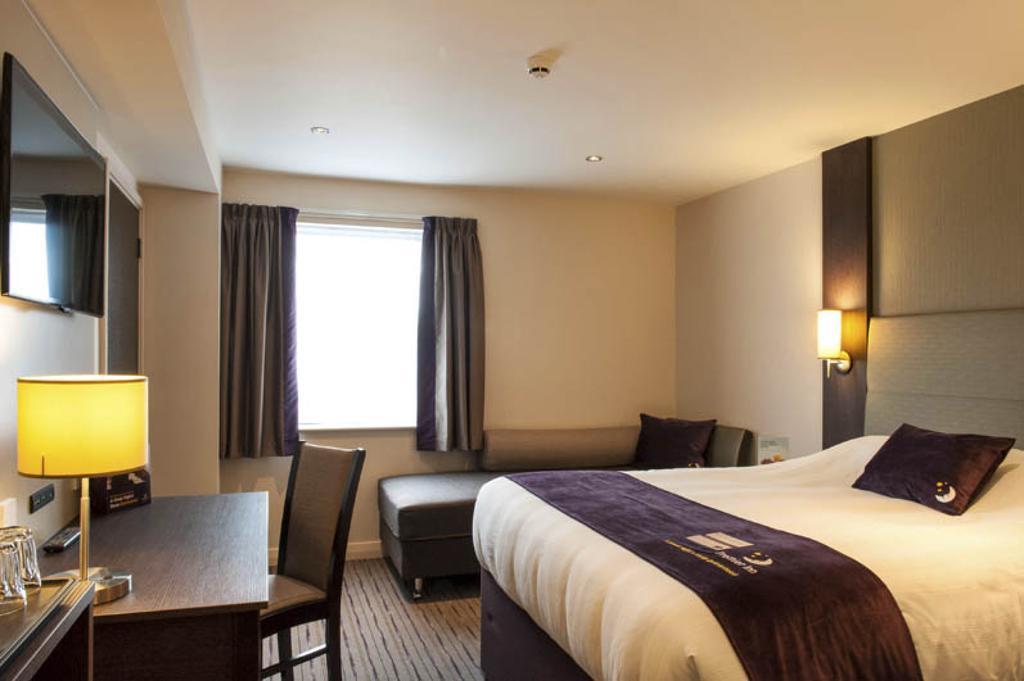 Premier Inn Fleet Εξωτερικό φωτογραφία