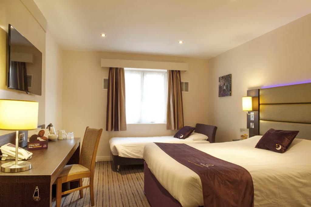Premier Inn Fleet Εξωτερικό φωτογραφία