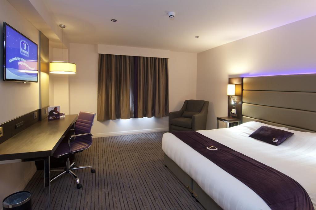 Premier Inn Fleet Εξωτερικό φωτογραφία
