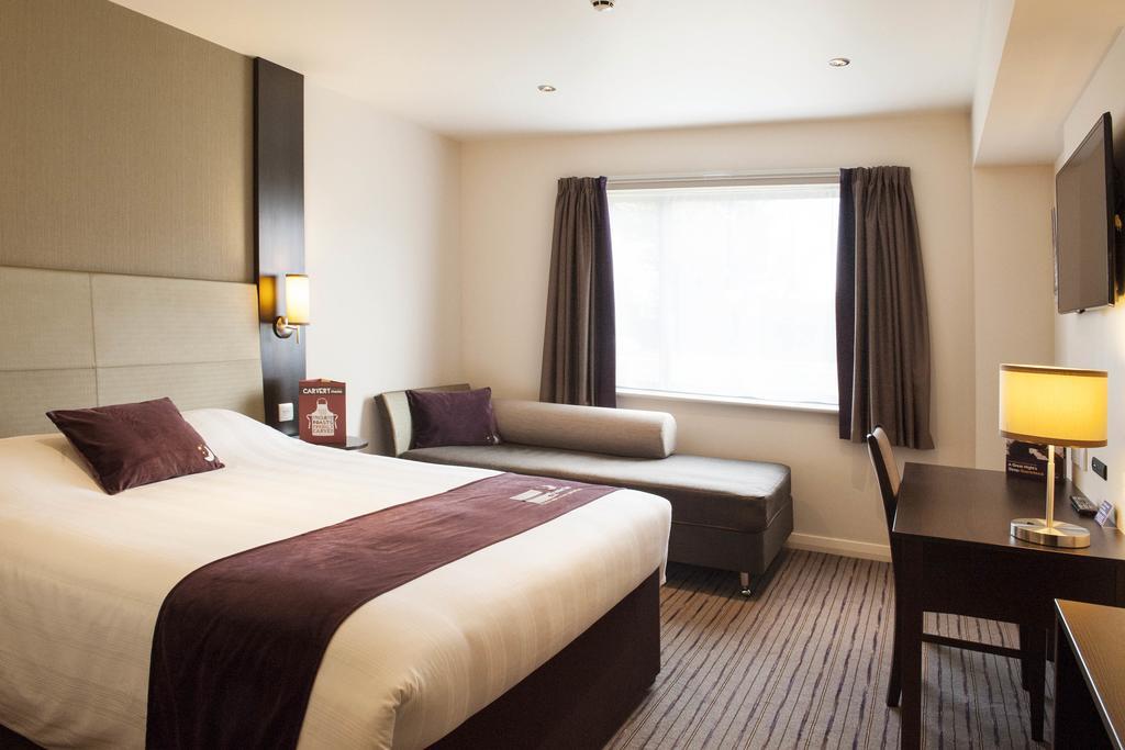 Premier Inn Fleet Εξωτερικό φωτογραφία