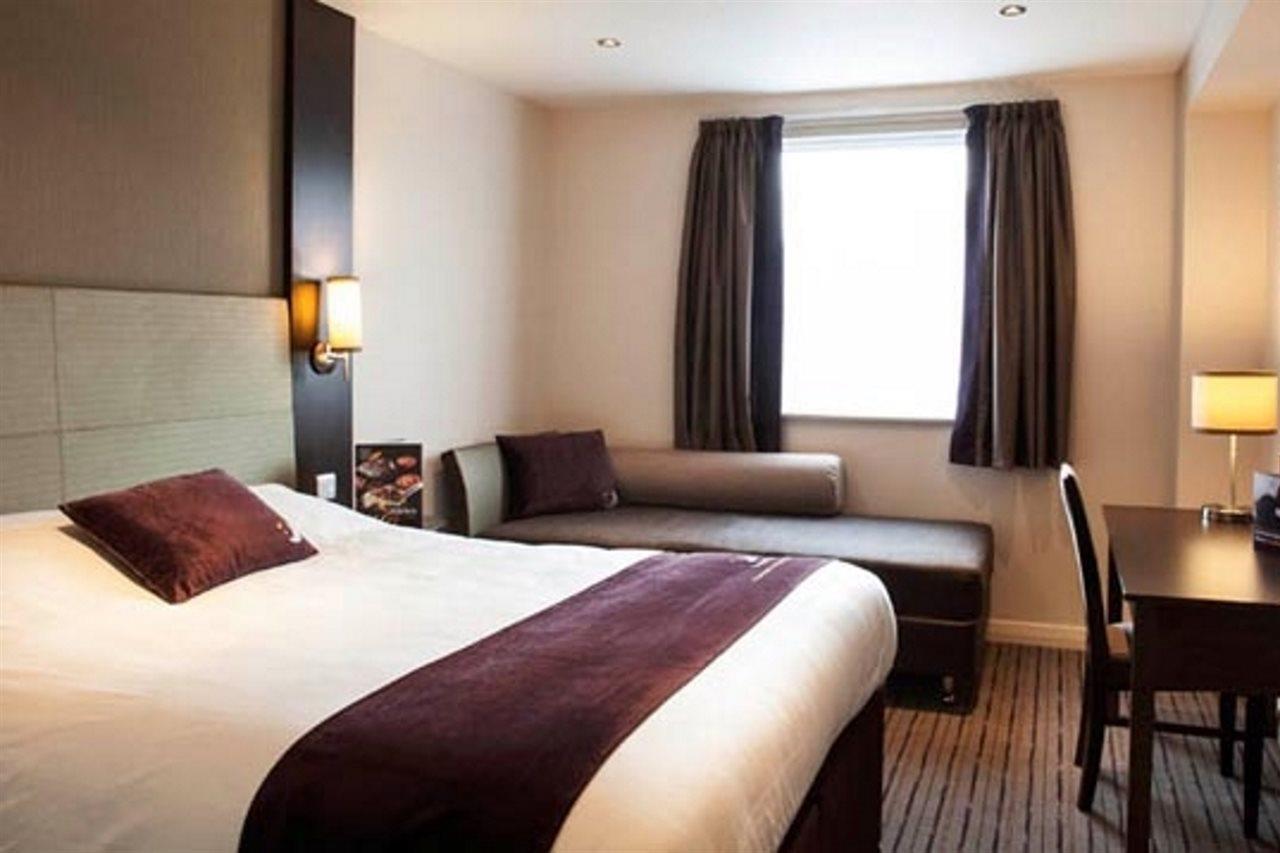 Premier Inn Fleet Εξωτερικό φωτογραφία
